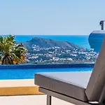 Luxury With Panoramic Views Over Moraira וילה