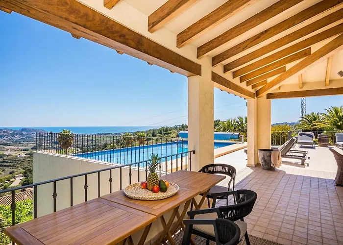 Luxury With Panoramic Views Over Moraira 빌라 테울라다
